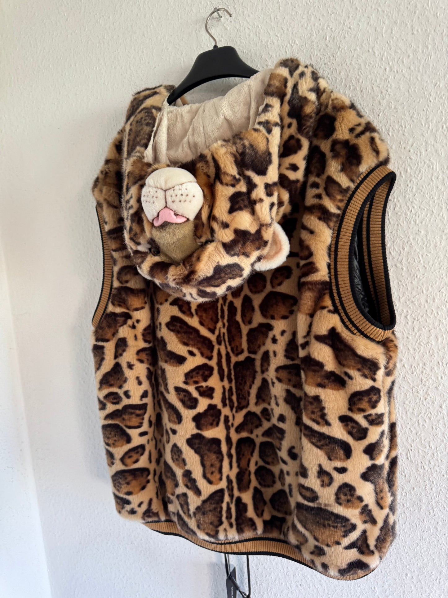 Dolce & Gabbana Fall Winter 2017 Leopard Faux Fur Hooded Vest