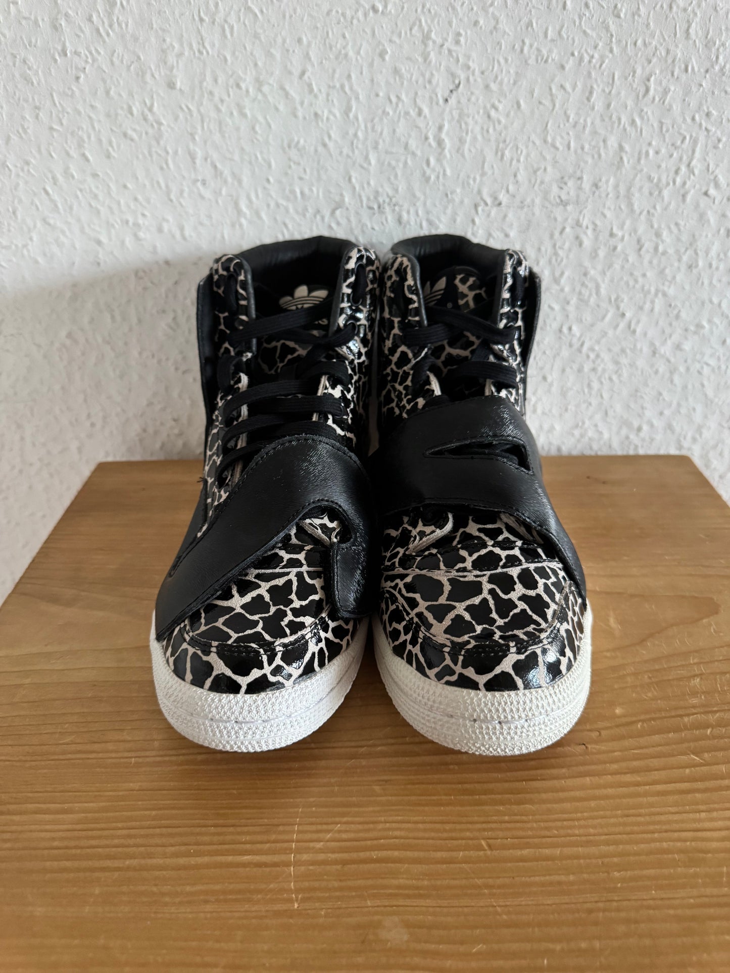 Adidas × Jeremy Scott JS Letters Giraffe