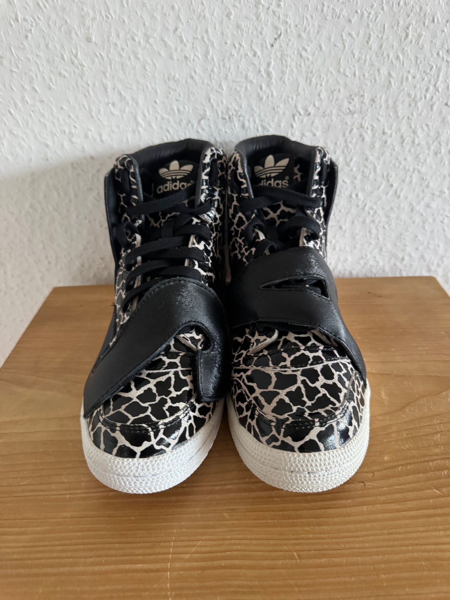 Adidas × Jeremy Scott JS Letters Giraffe