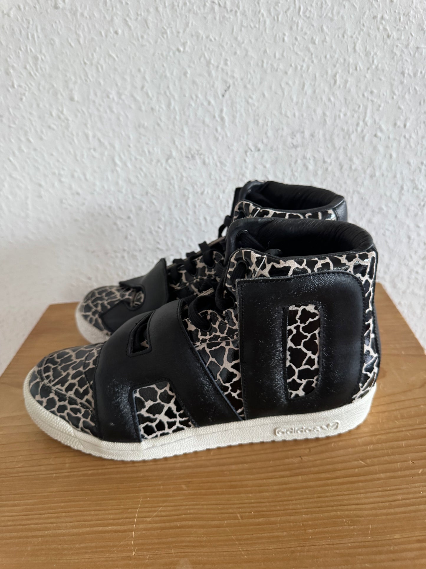 Adidas × Jeremy Scott JS Letters Giraffe