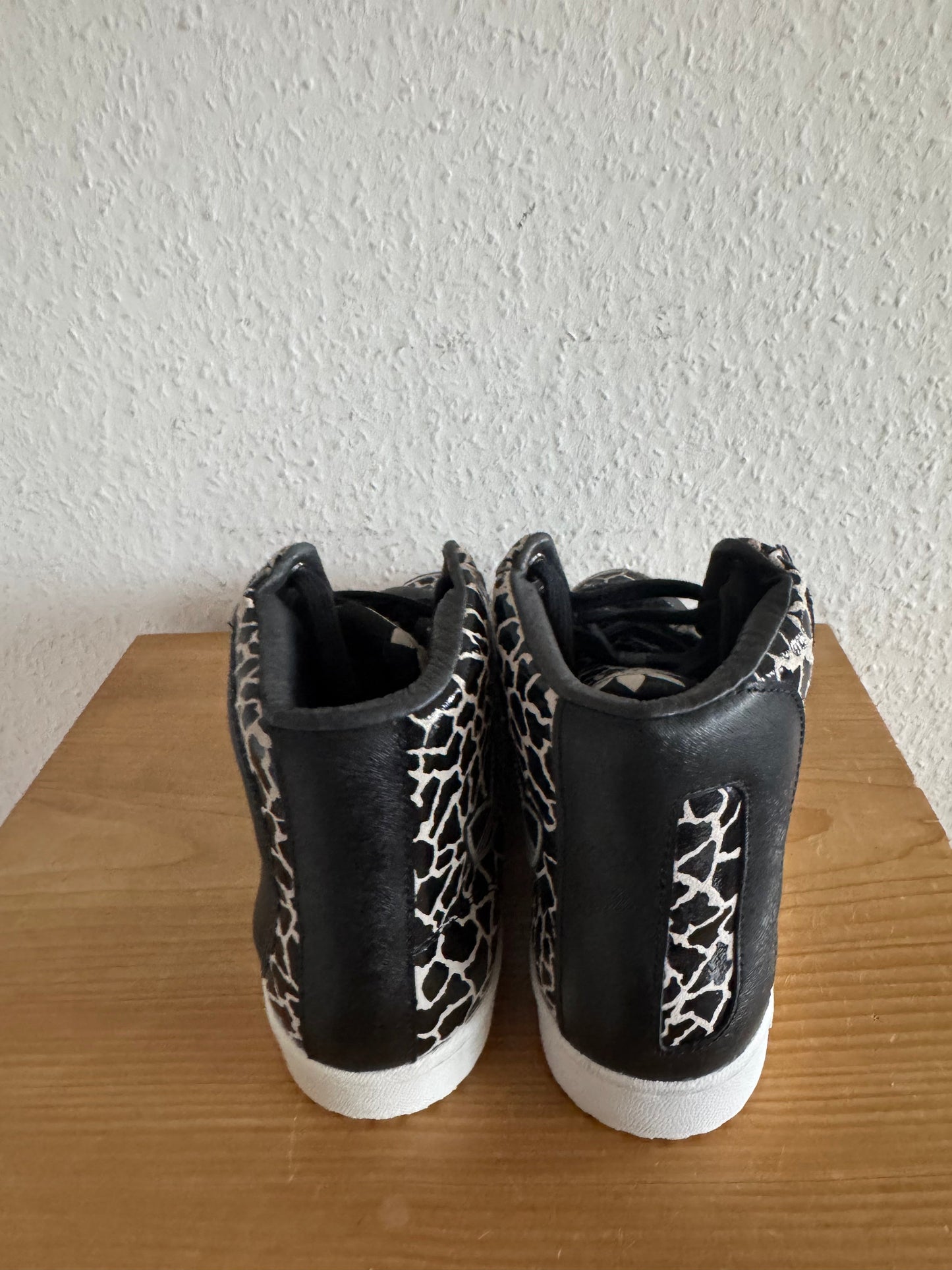 Adidas × Jeremy Scott JS Letters Giraffe