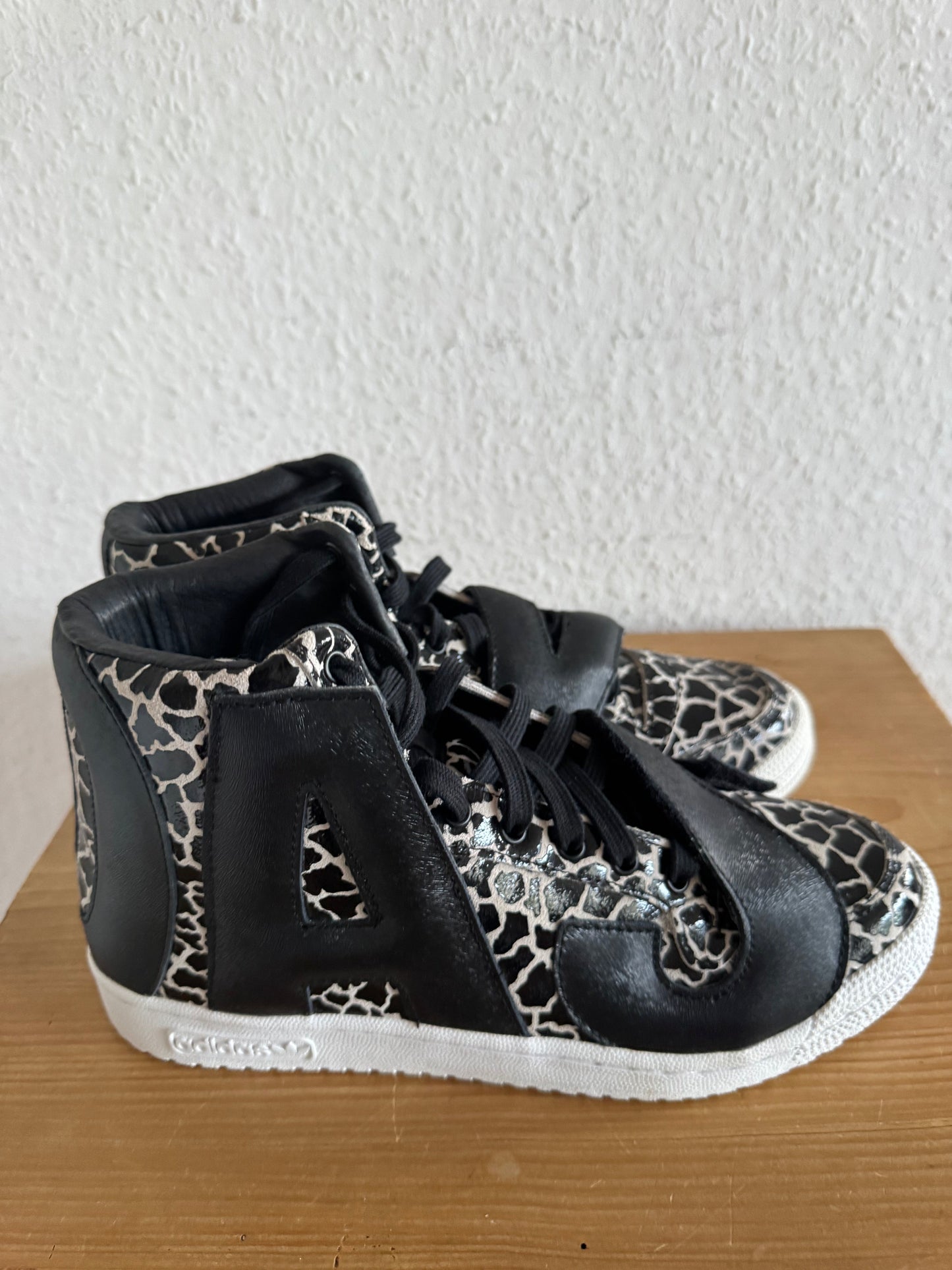 Adidas × Jeremy Scott JS Letters Giraffe