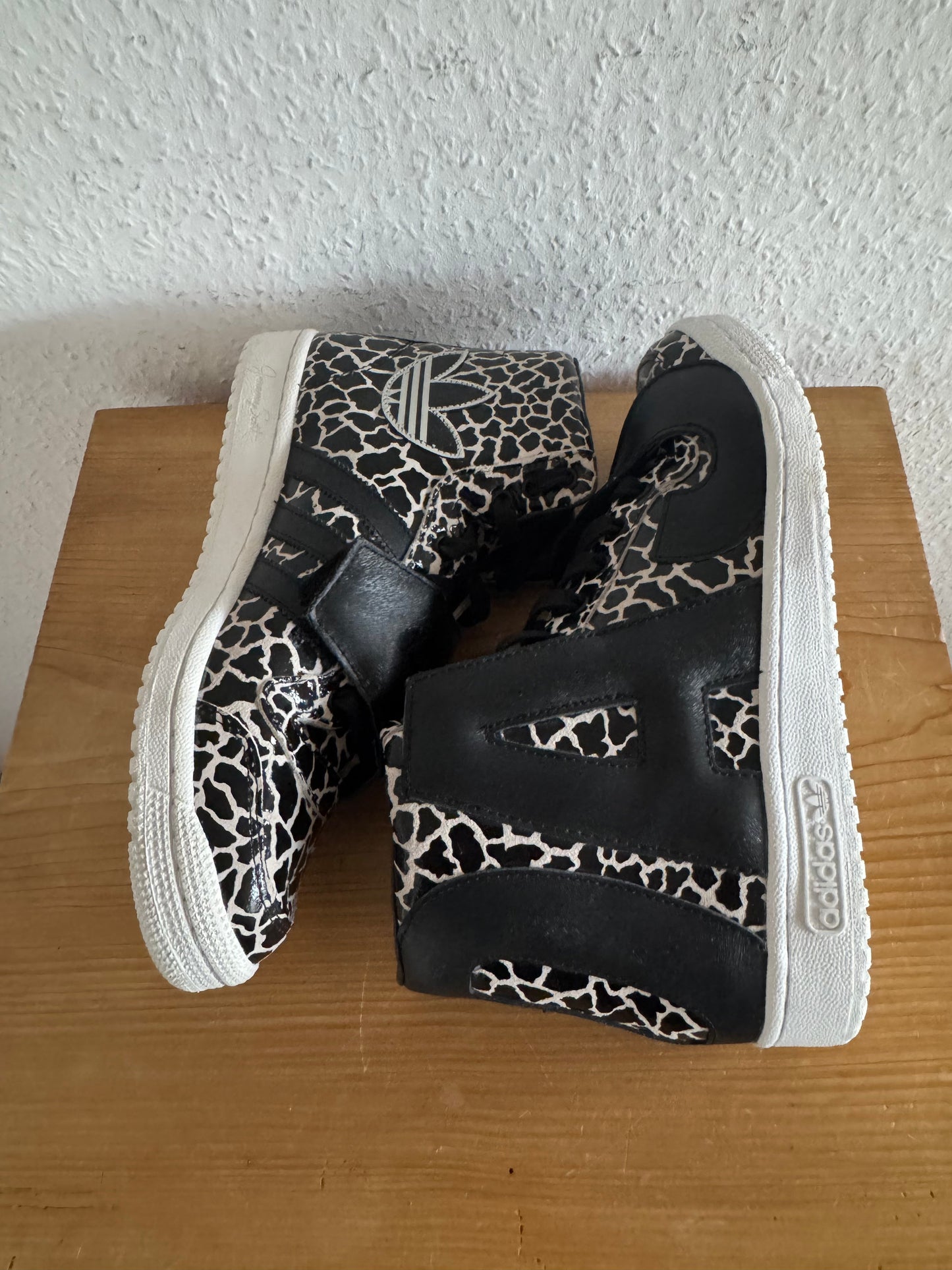 Adidas × Jeremy Scott JS Letters Giraffe
