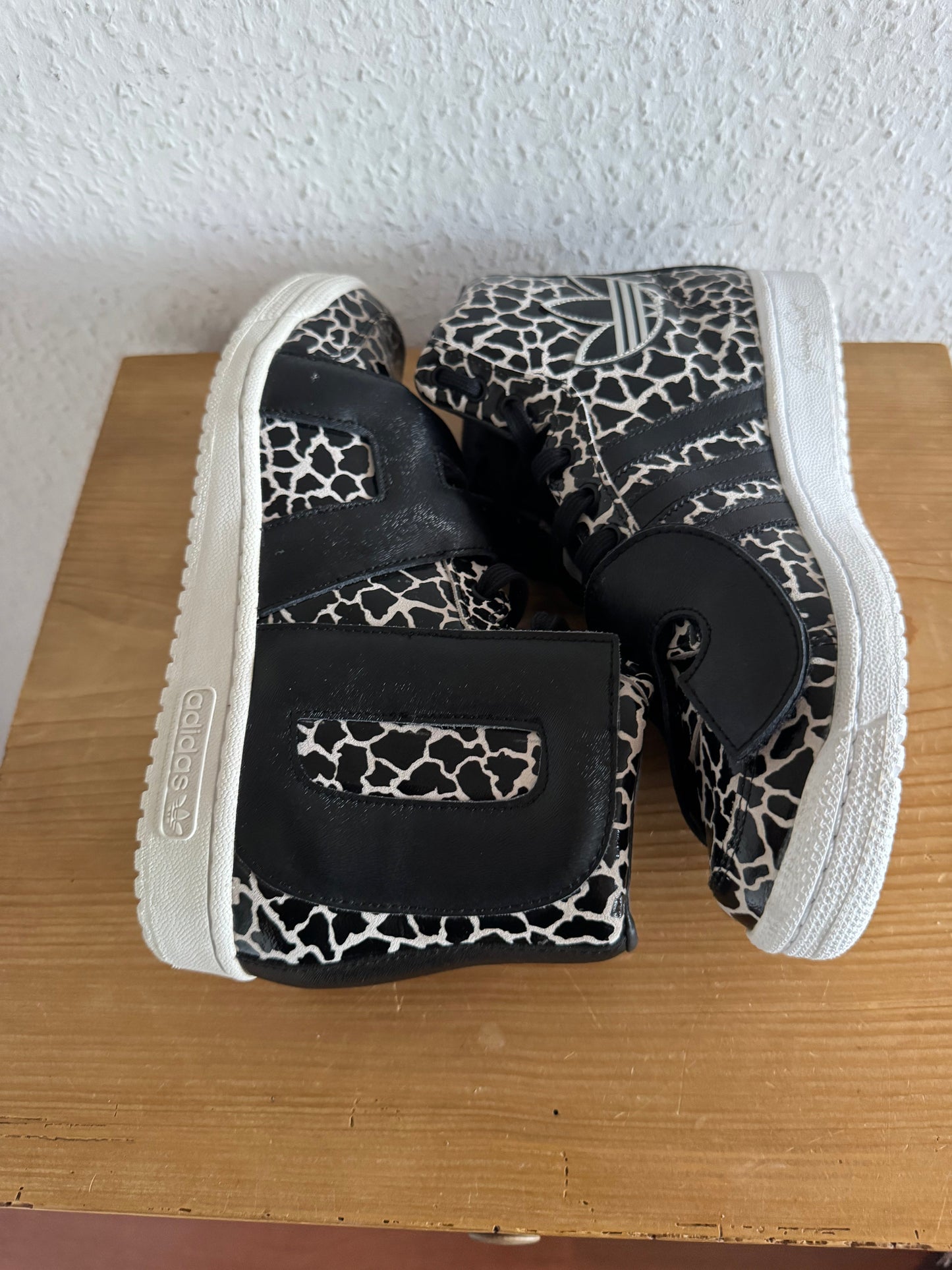 Adidas × Jeremy Scott JS Letters Giraffe