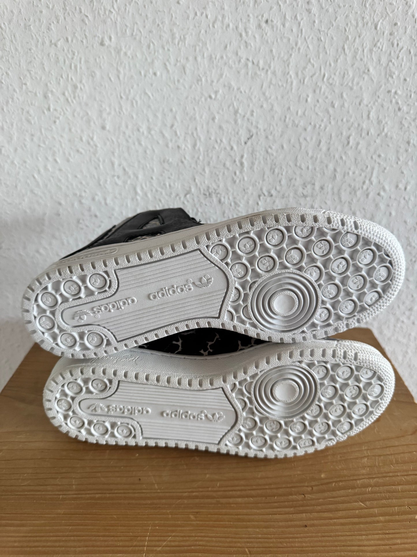 Adidas × Jeremy Scott JS Letters Giraffe